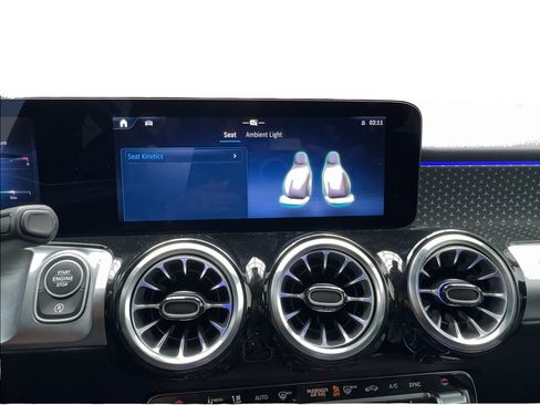 Used 2025 Mercedes-Benz GLB 250 4MATIC image 46