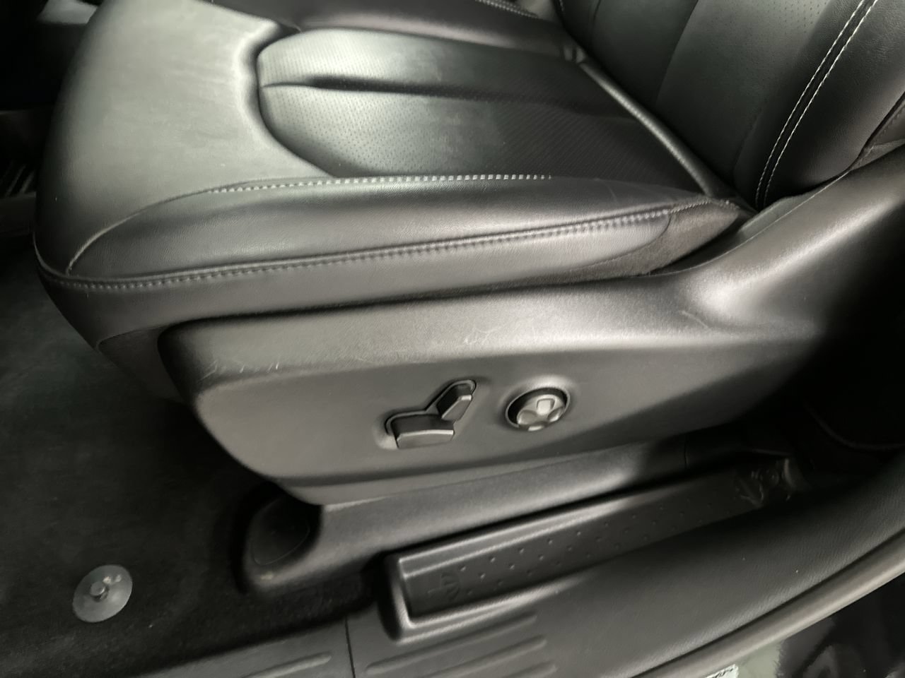 Used 2026 Chrysler Pacifica Select AWD/4WD image 13
