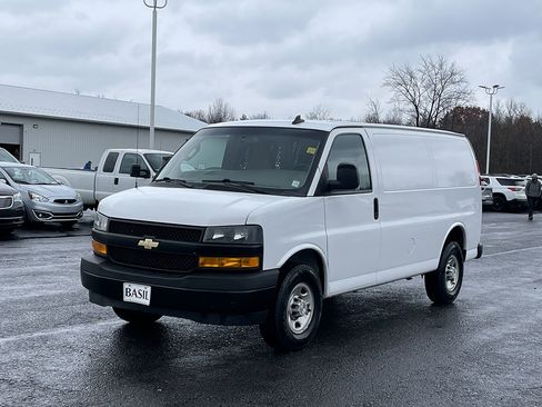 Used 2022 Chevrolet Express 2500 w/ Driver Convenience Package image 4