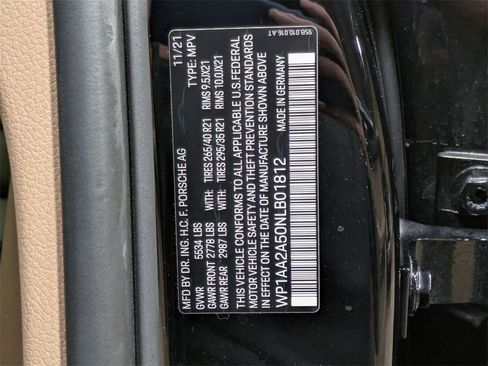 Used 2022 Porsche Macan w/ Premium Package Plus image 31