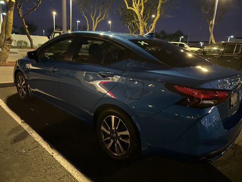 Used 2021 Nissan Versa SV image 5