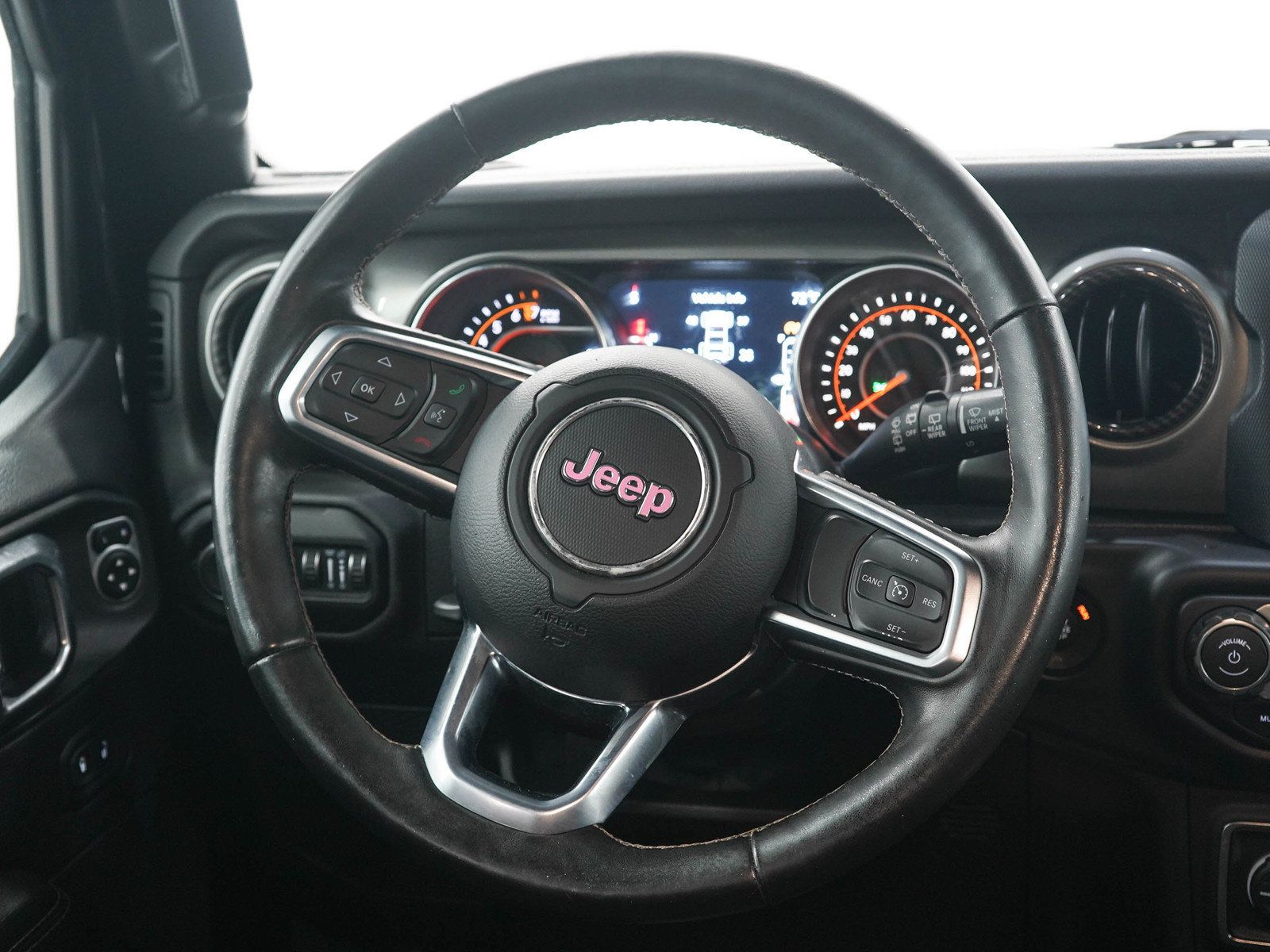 Used 2019 Jeep Wrangler Unlimited Sahara w/ Uconnect 4C Nav & Sound Group AWD/4WD image 16
