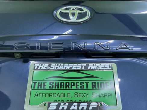Used 2018 Toyota Sienna XLE AWD/4WD image 12