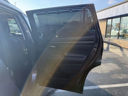 Used 2021 Toyota Highlander XLE image 32