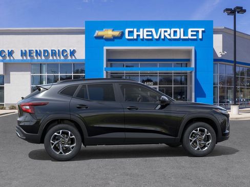 New 2026 Chevrolet Trax LT w/ LPO, Blackout Package image 7