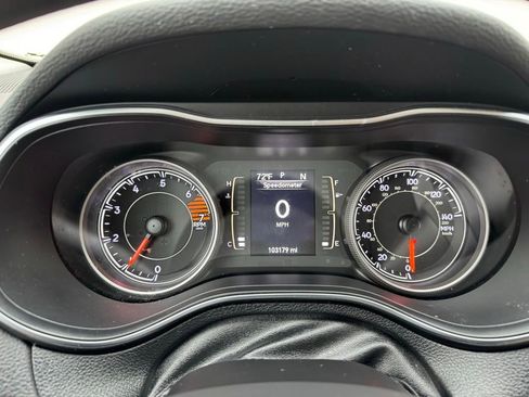 Used 2019 Jeep Cherokee Latitude w/ Popular Appearance Group FWD image 21