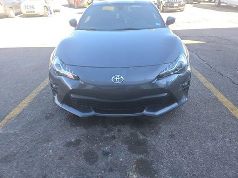 Used 2020 Toyota 86 image 2