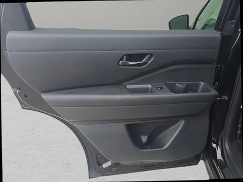 Used 2023 Nissan Pathfinder S image 11