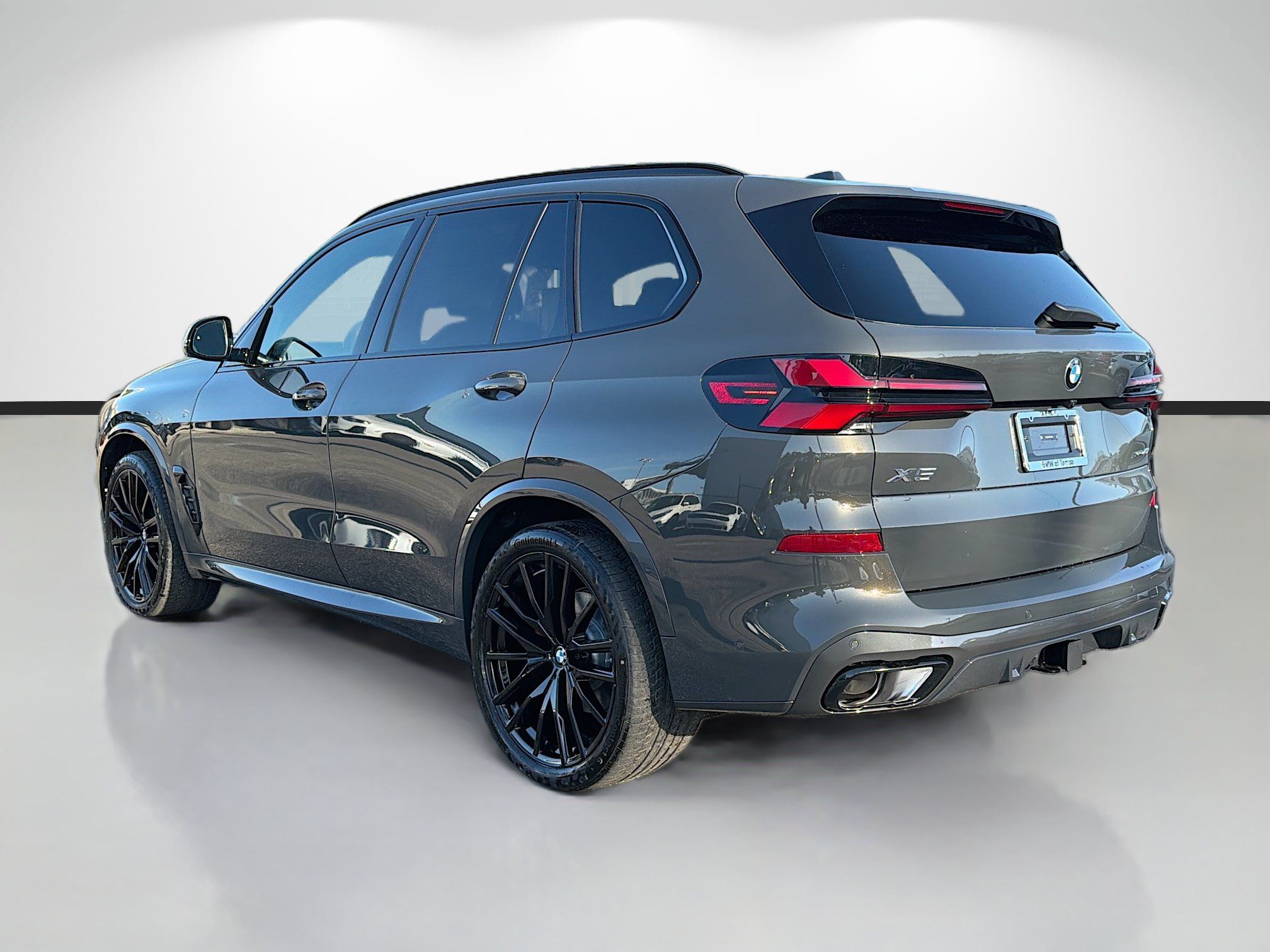 New 2026 BMW X5 xDrive40i w/ M Sport Package AWD/4WD image 5