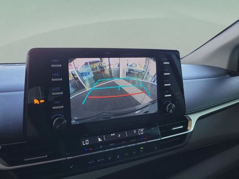 Used 2023 Toyota Sienna XLE image 17