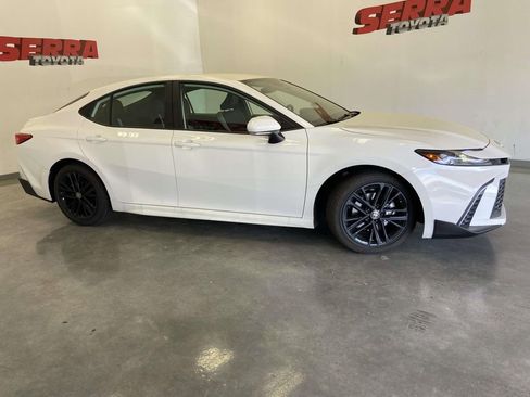 Used 2026 Toyota Camry SE image 2