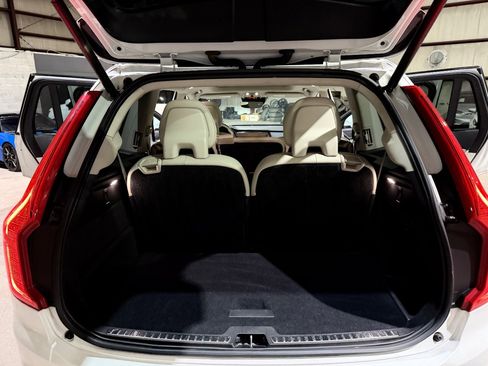 Used 2020 Volvo XC90 T5 Momentum w/ Protection Package Premier FWD image 19