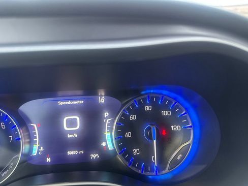 Used 2025 Chrysler Pacifica Select FWD image 40