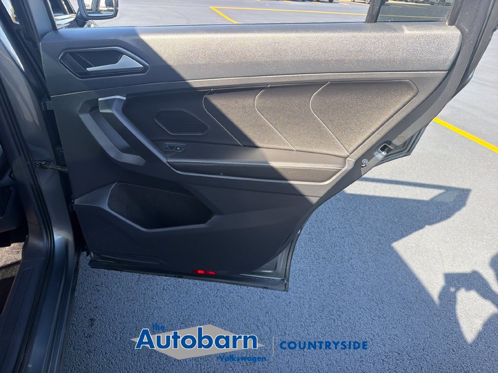 Certified 2023 Volkswagen Tiguan SE w/ Panoramic Sunroof Package AWD/4WD image 23
