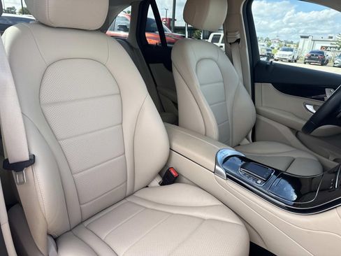 Used 2022 Mercedes-Benz GLC 300 image 11