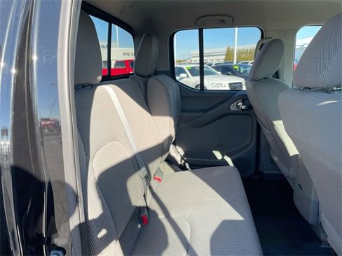 Used 2016 Nissan Frontier SV image 12