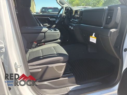 New 2026 GMC Sierra 1500 SLE w/ Preferred Package AWD/4WD image 11