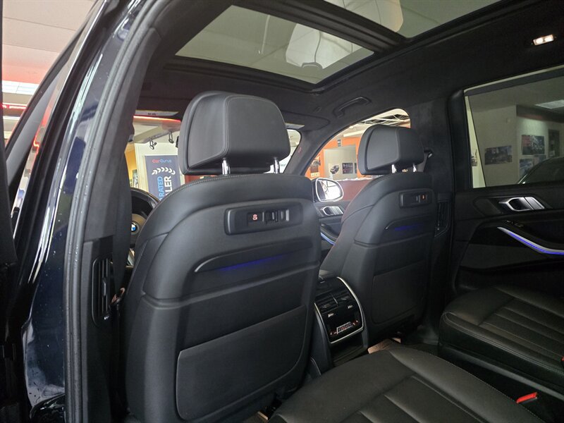 Used 2020 BMW X7 M50i w/ Executive Package AWD/4WD image 11