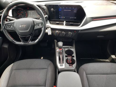 Used 2025 Chevrolet Trax RS FWD image 12