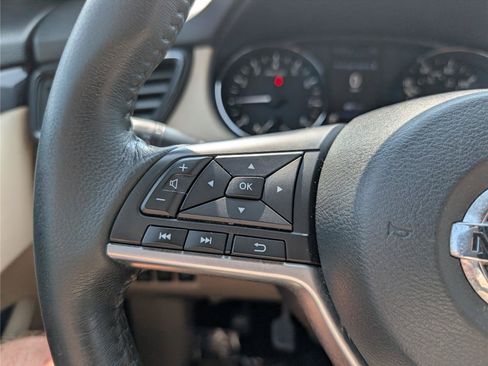 Used 2018 Nissan Rogue SV AWD/4WD image 22