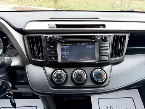 Used 2016 Toyota RAV4 LE AWD/4WD image 23