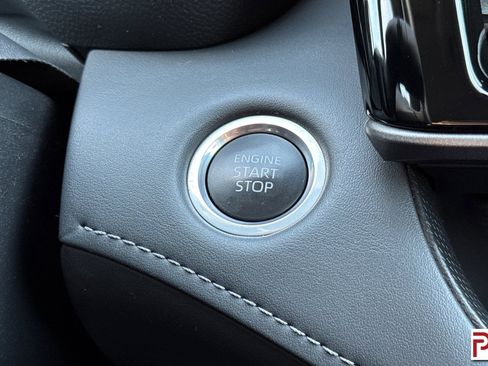 Used 2024 Toyota Highlander LE image 29