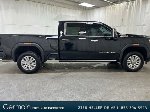 Used 2023 GMC Sierra 2500 Denali w/ Denali Ultimate Package image 9