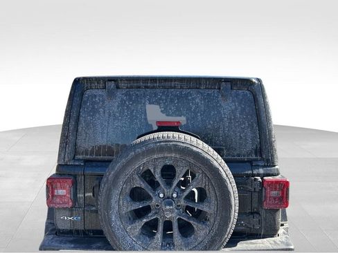 Used 2023 Jeep Wrangler Unlimited Sahara w/ Cold Weather Group image 4