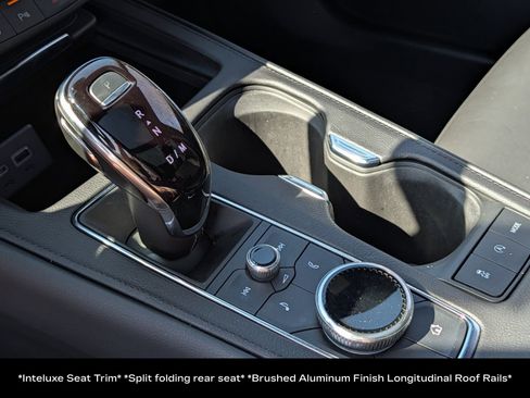 Used 2023 Cadillac XT4 Luxury w/ Cold Weather Package AWD/4WD image 11