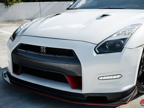 Used 2014 Nissan GT-R Premium image 23