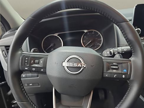 Used 2025 Nissan Rogue SV FWD image 23