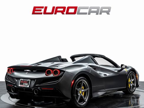 Used 2022 Ferrari F8 Tributo image 6