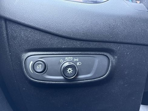 Used 2018 Chevrolet Equinox LT image 25