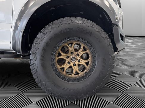 Used 2019 Ford F150 Raptor w/ Equipment Group 802A Luxury AWD/4WD image 9