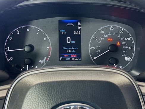 Used 2025 Toyota Corolla Cross LE FWD image 12