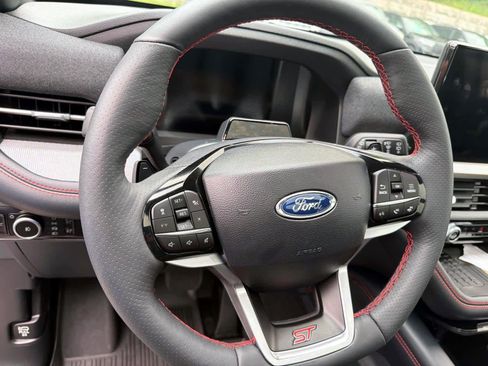 Used 2025 Ford Explorer ST w/ Sun And Sound Package AWD/4WD image 18