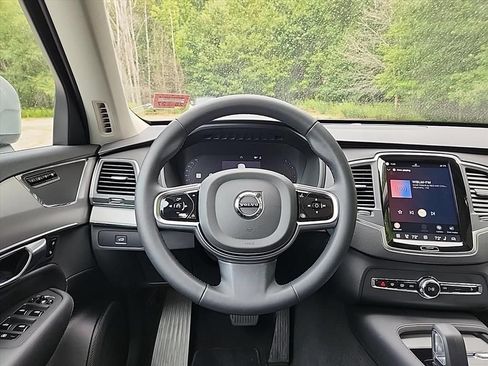 Certified 2025 Volvo XC90 B5 Core w/ Climate Package AWD/4WD image 33