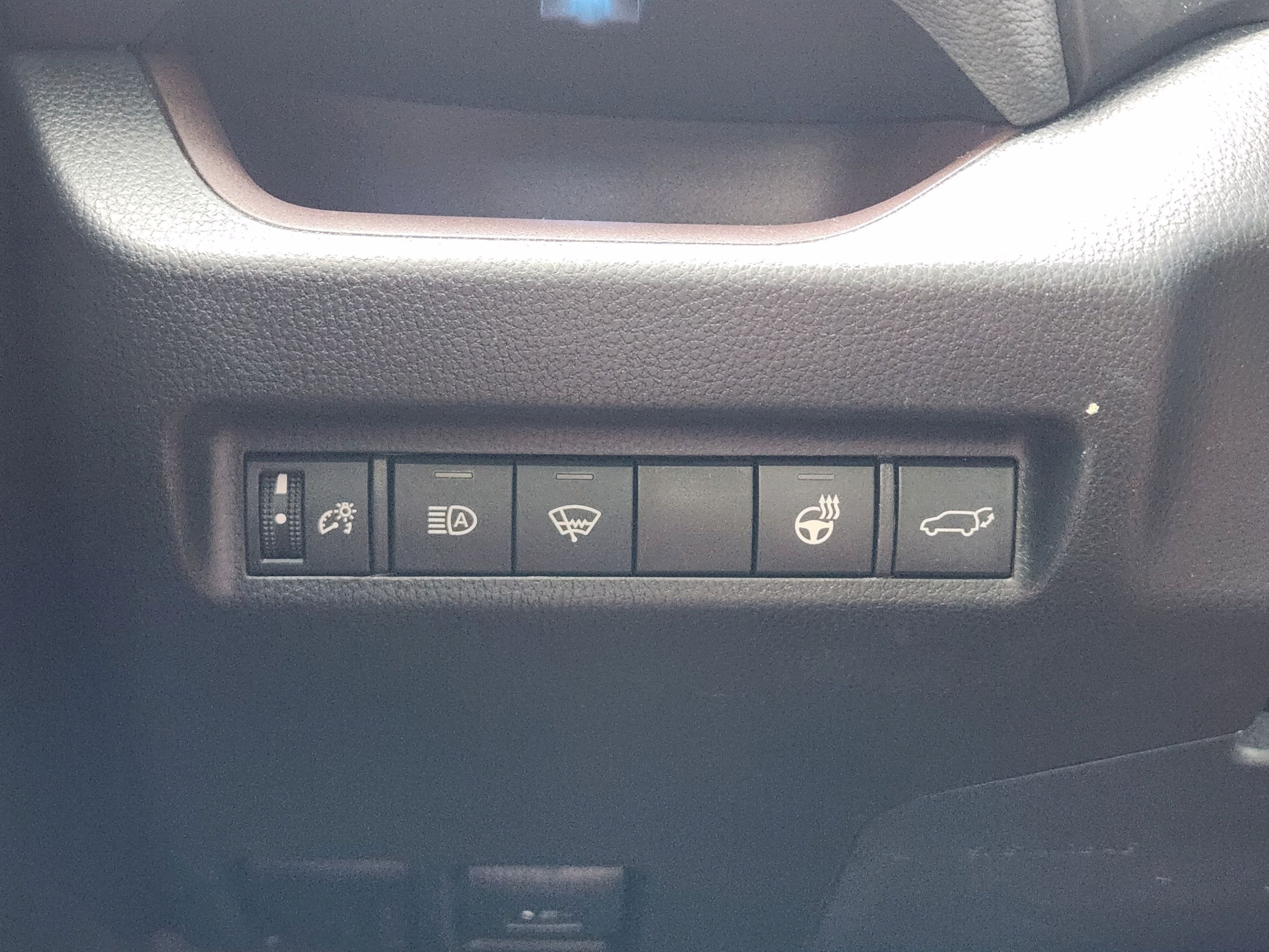 Used 2019 Toyota RAV4 Limited w/ Cold Weather Package FWD image 16