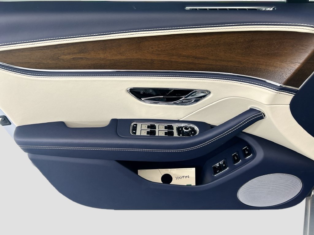 Used 2026 Bentley Flying Spur V8 AWD/4WD image 23