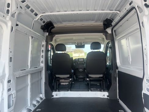 Used 2025 RAM ProMaster 2500 w/ Convenience Group image 9