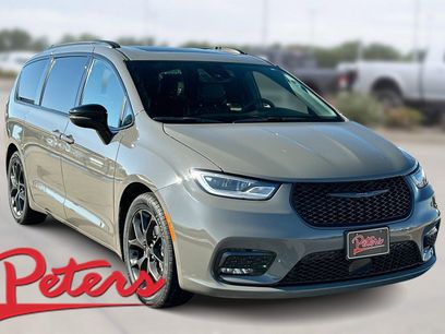 Used 2025 Chrysler Pacifica Limited