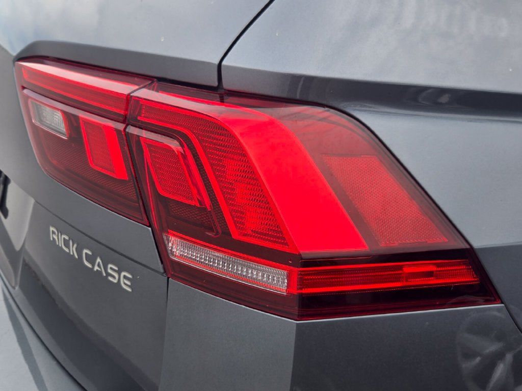Certified 2023 Volkswagen Tiguan SE R-Line FWD image 9