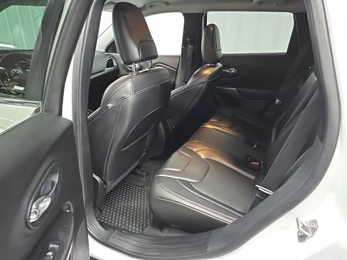 Used 2020 Jeep Cherokee Latitude Plus w/ Cold Weather Group image 30