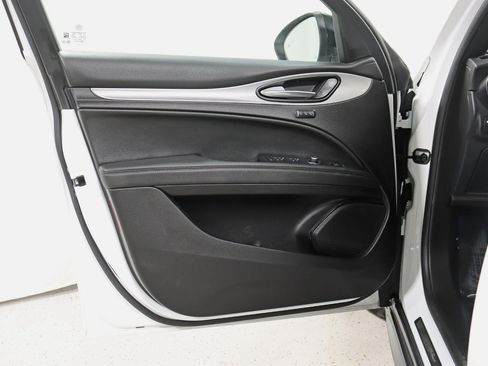 Used 2024 Alfa Romeo Stelvio Ti AWD/4WD image 32