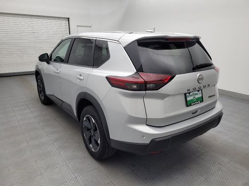 Used 2024 Nissan Rogue SV AWD/4WD image 5