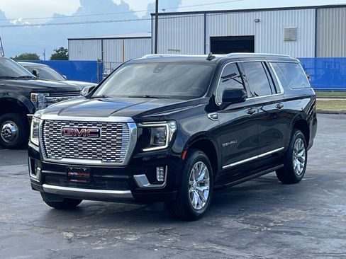 Used 2022 GMC Yukon XL Denali RWD image 3