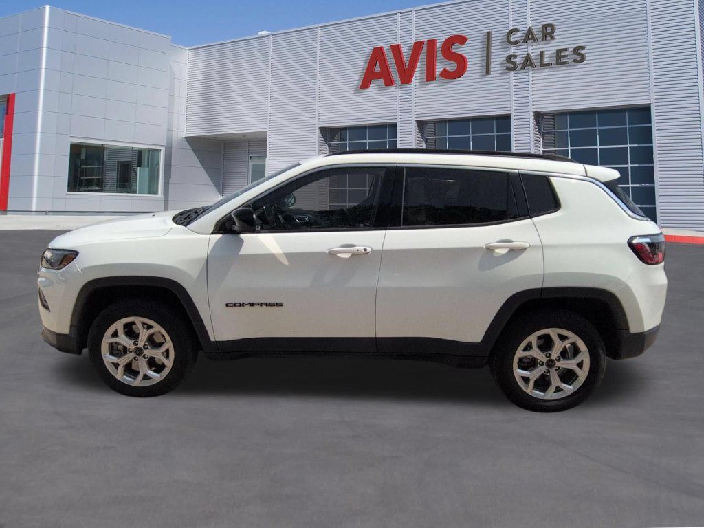 Used 2025 Jeep Compass Latitude w/ Sun & Sound Group AWD/4WD image 10
