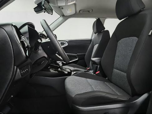 Used 2023 Kia Soul S FWD image 10