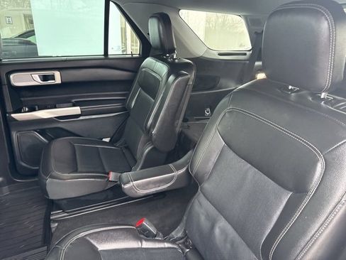 Used 2023 Ford Explorer Limited image 15