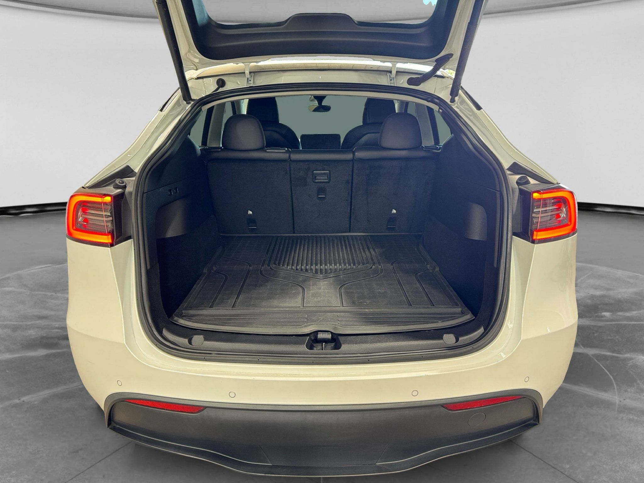 Used 2022 Tesla Model Y Long Range AWD/4WD image 27